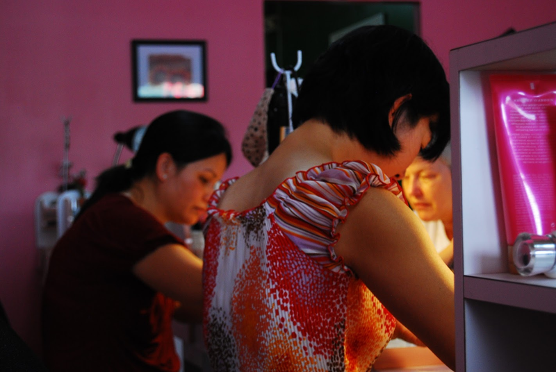 Illustration for article titled A Day in a Nail Salon in East Hartford, CT, in Photos